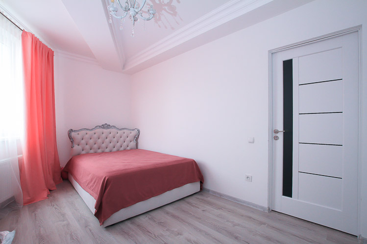 Bright Botanica Apartment is a 3 rooms apartment for rent in Chisinau, Moldova